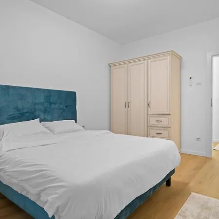 With Huge Balcony And View - Tineretului Park Apartment Bukarest