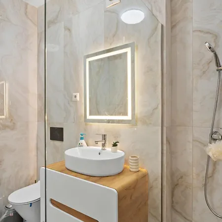 With Huge Balcony And View - Tineretului Park Apartment Bukarest