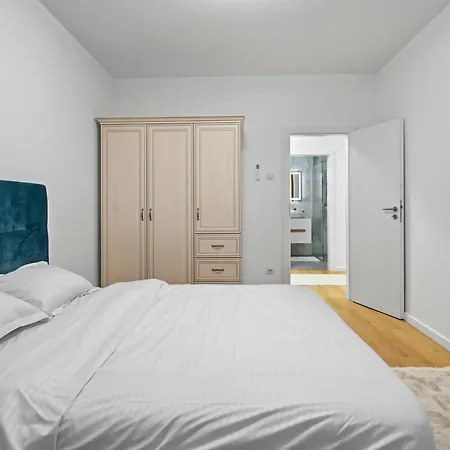 With Huge Balcony And View - Tineretului Park * Bucharest