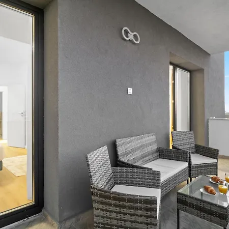 Apartment With Huge Balcony And View - Tineretului Park *