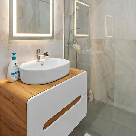 With Huge Balcony And View - Tineretului Park * Bukarest