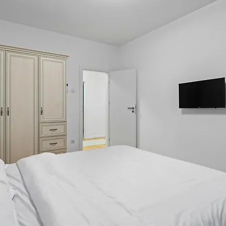 With Huge Balcony And View - Tineretului Park