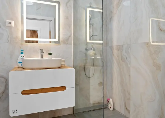 With Huge Balcony And View - Tineretului Park Apartmán *