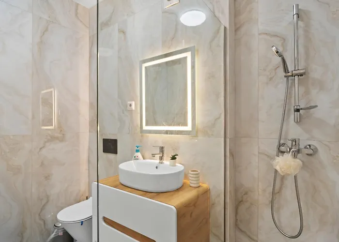 With Huge Balcony And View - Tineretului Park Апартаменти Бухарест