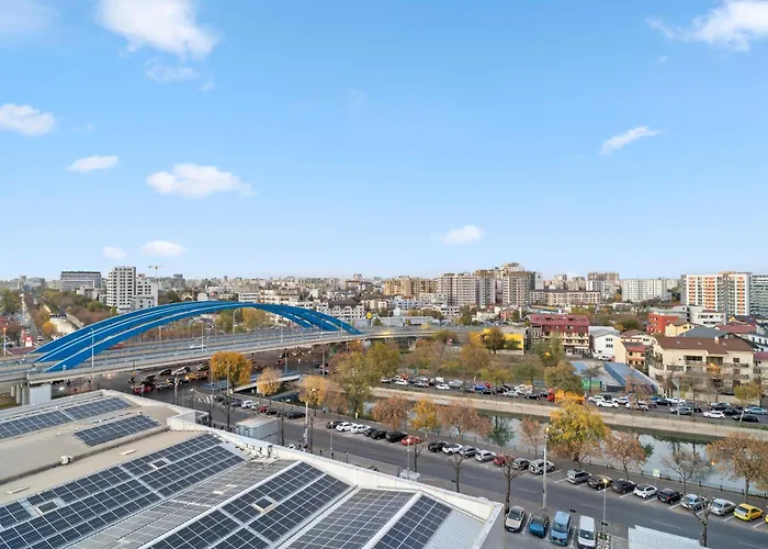 With Huge Balcony And View - Tineretului Park Бухарест