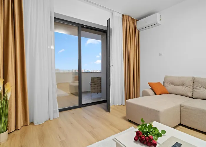 Апартаменти With Huge Balcony And View - Tineretului Park Бухарест