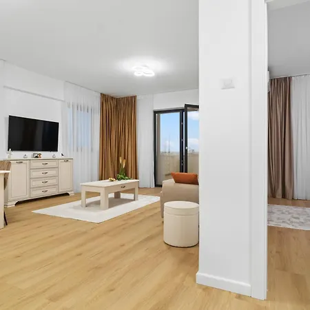 With Huge Balcony And View - Tineretului Park * Bucarest